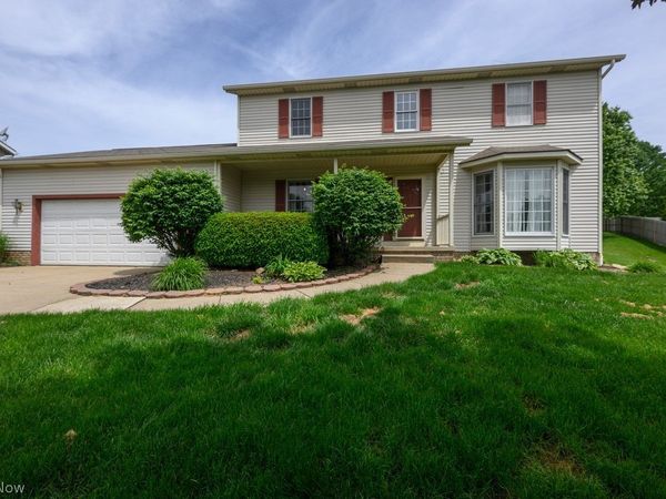 1597 Briarwood Way , Uniontown, OH 44685