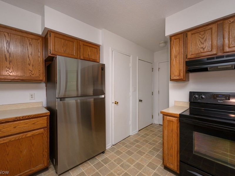 1597 Briarwood Way , Uniontown, OH 44685 Photo 8