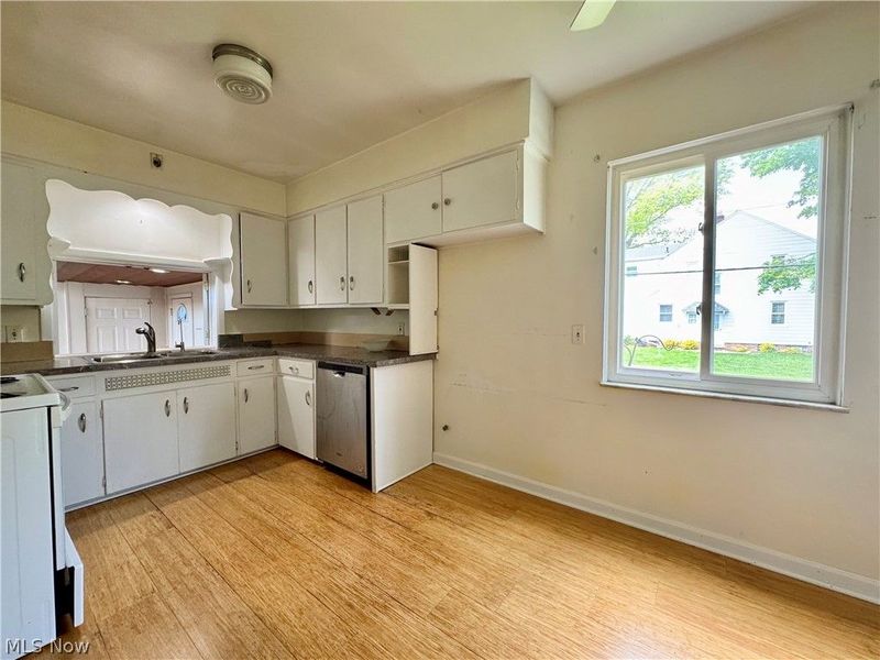 19493 Riverwood Avenue , Rocky River, OH 44116 Photo 10