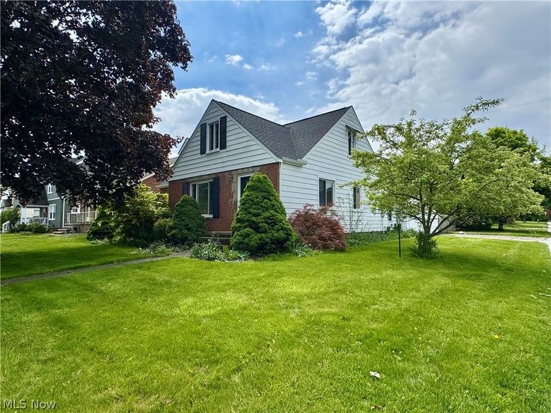 19493 Riverwood Avenue , Rocky River, OH 44116 Photo 4