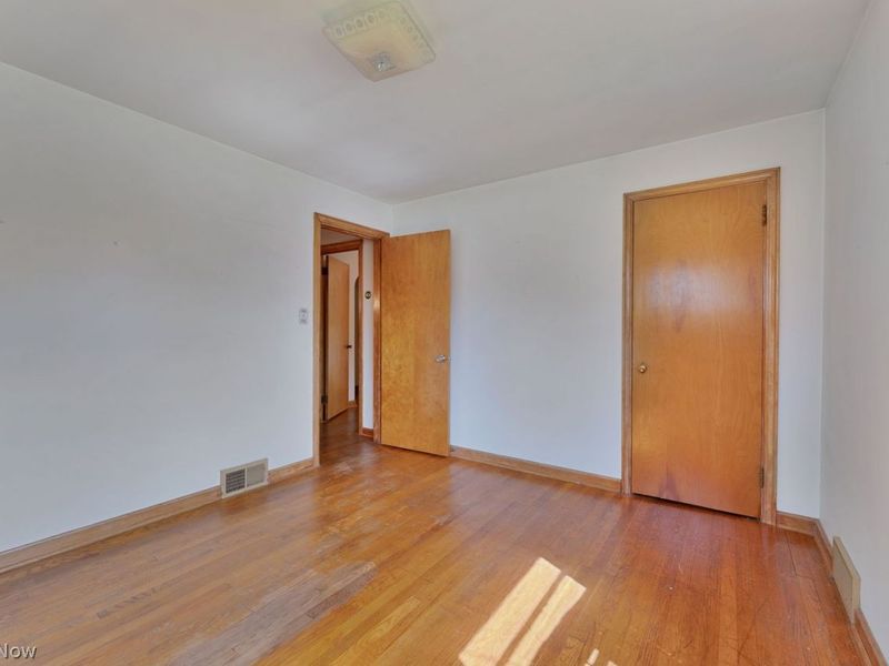 132 S Main Street , Youngstown, OH 44515 Photo 17