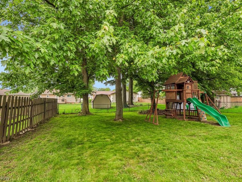 387 Ridgewood Drive , Eastlake, OH 44095 Photo 33