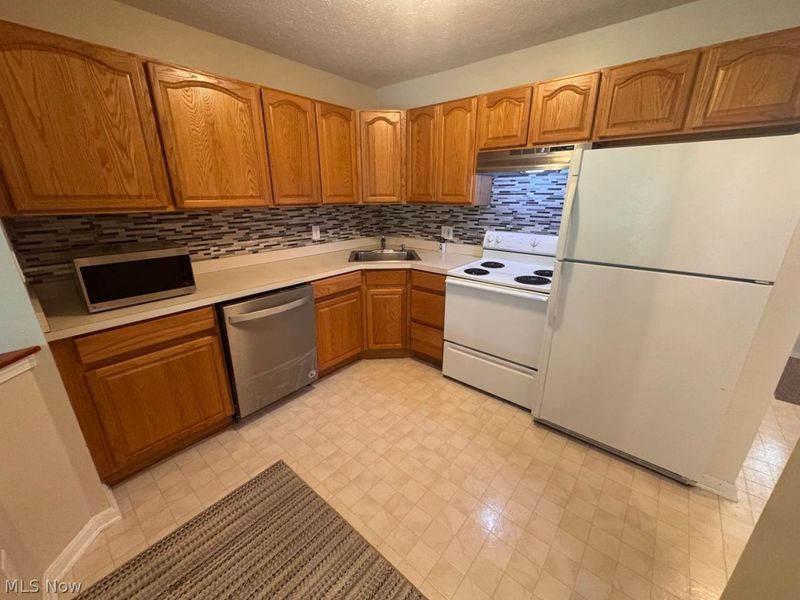 643 Almas Court , Brunswick, OH 44212 Photo 5