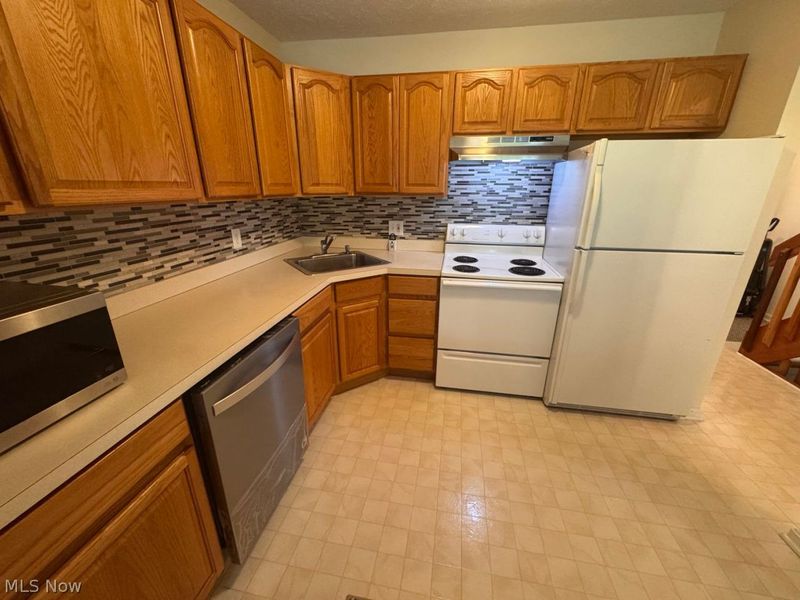 643 Almas Court , Brunswick, OH 44212 Photo 6
