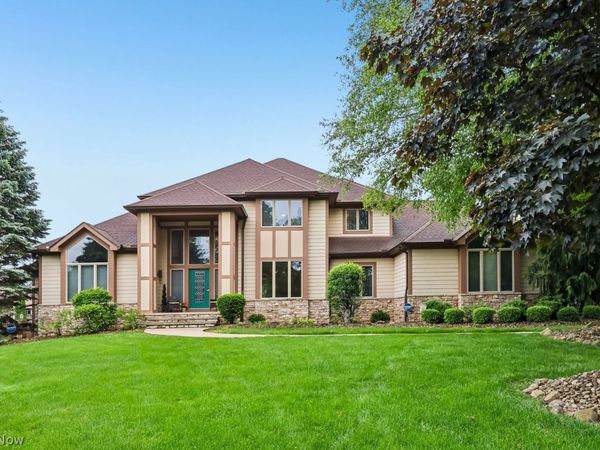 3700 Forest Oaks Drive , Akron, OH 44333