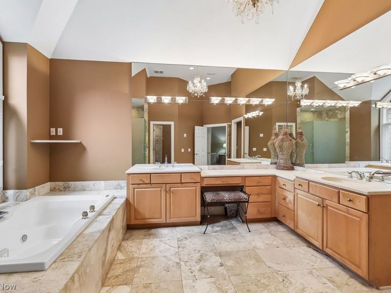 3700 Forest Oaks Drive , Akron, OH 44333 Photo 19