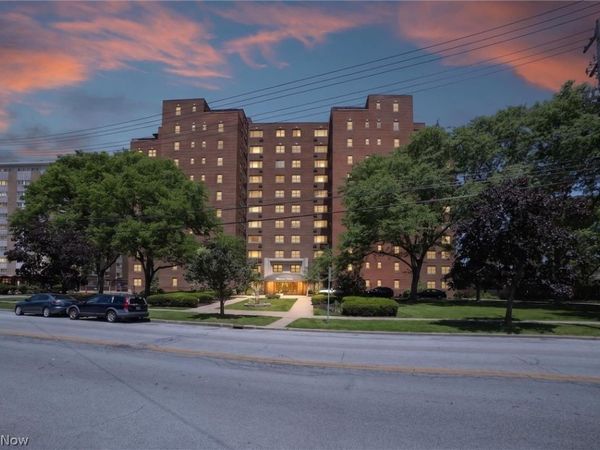 11720 Edgewater Drive , Unit 204, Lakewood, OH 44107
