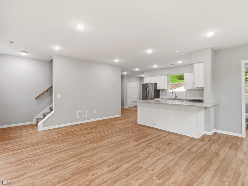 215 Forest Drive , Bedford, OH 44146 Photo 7
