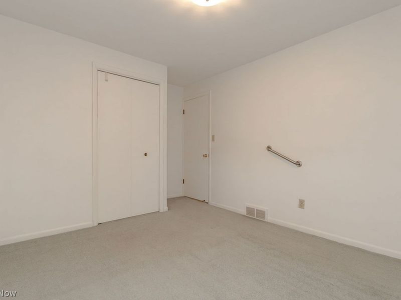5823 Ridgebury Boulevard , Cleveland, OH 44124 Photo 17
