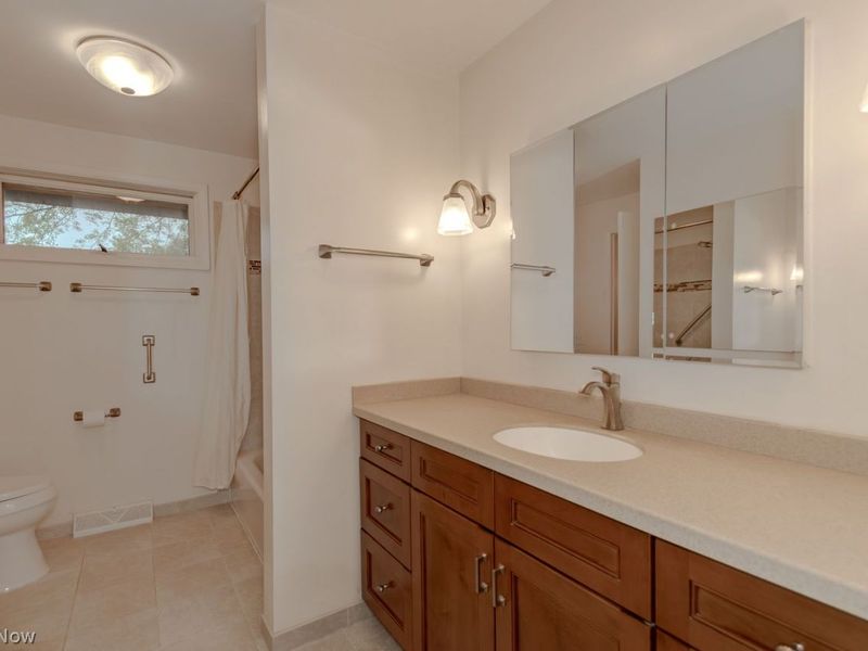 5823 Ridgebury Boulevard , Cleveland, OH 44124 Photo 20