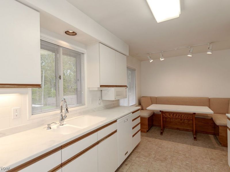5823 Ridgebury Boulevard , Cleveland, OH 44124 Photo 9