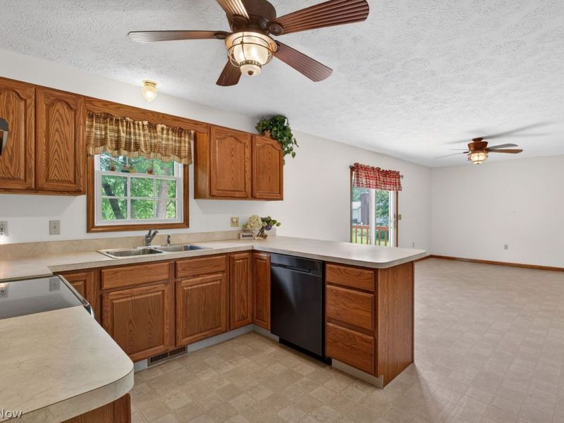 12002 W Lake Road , Vermilion, OH 44089 Photo 11