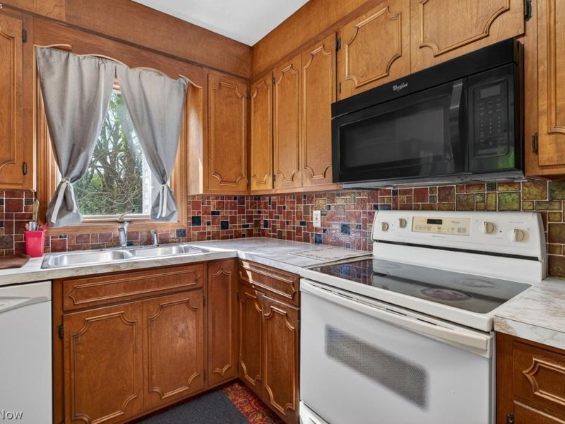 13184 Gore Orphanage Road , Wakeman, OH 44889 Photo 8