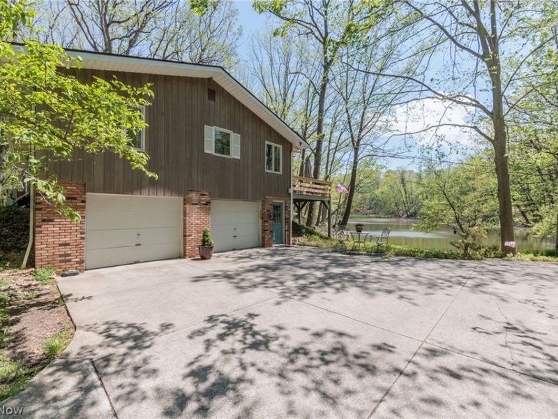 94 Pinecrest Drive , Bedford, OH 44146 Photo 2