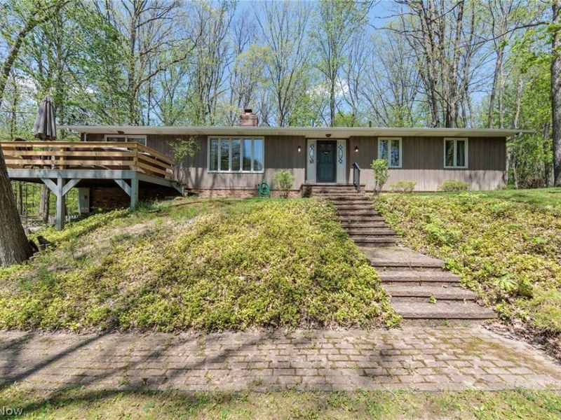 94 Pinecrest Drive , Bedford, OH 44146 Photo 4