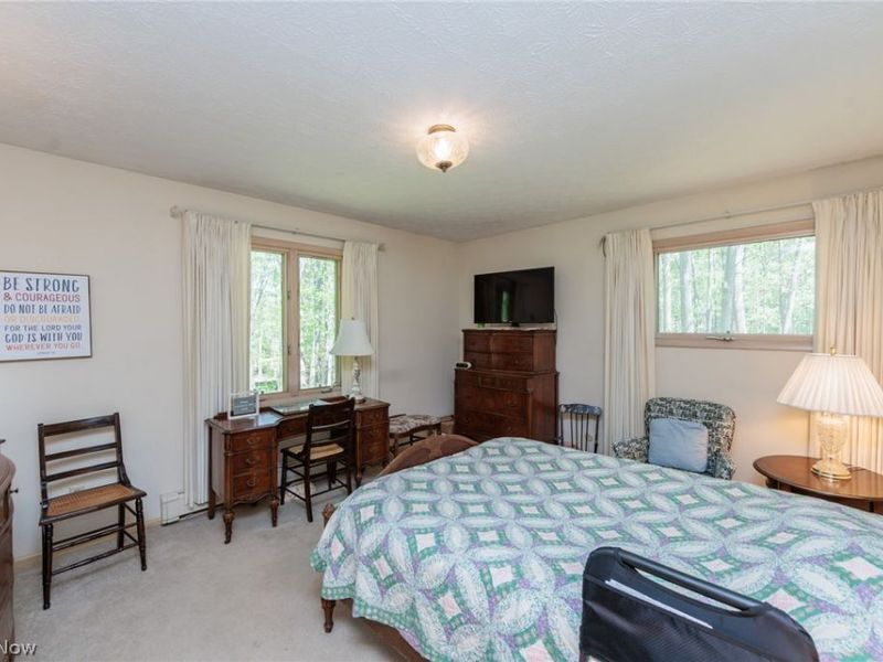 94 Pinecrest Drive , Bedford, OH 44146 Photo 8