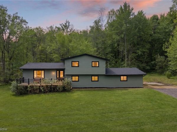 8821 Valley Lane , Chagrin Falls, OH 44023
