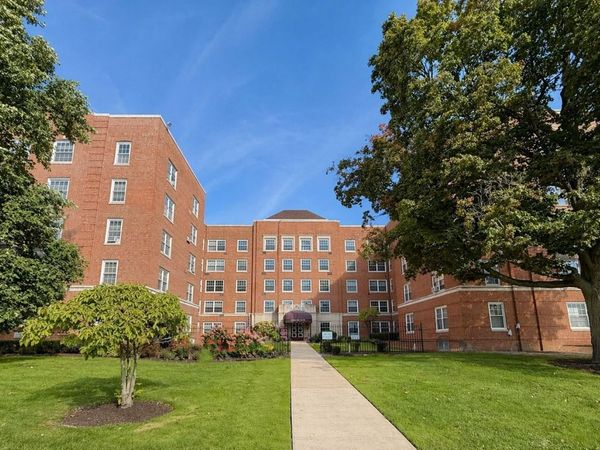 19101 Van Aken Boulevard , Unit 219, Shaker Heights, OH 44122