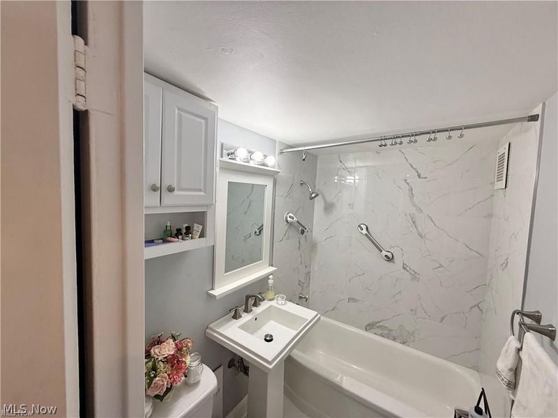 19101 Van Aken Boulevard , Unit 219, Shaker Heights, OH 44122 Photo 24