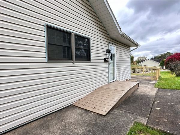 205 University St , Verona, PA 15147