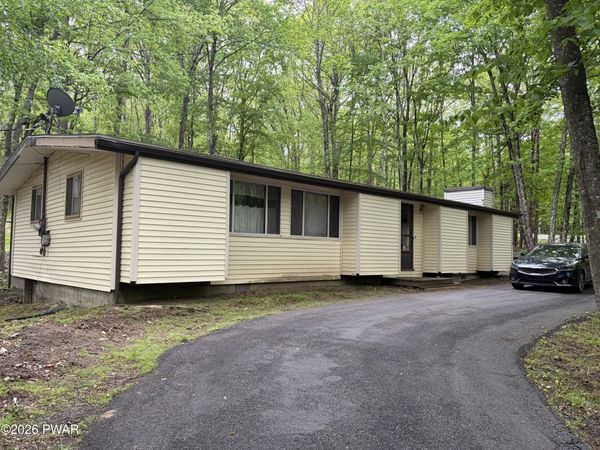 101 Bluestone Drive , Lords Valley, PA 18428