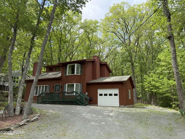 208 Mountain View Drive , Hawley, PA 18428