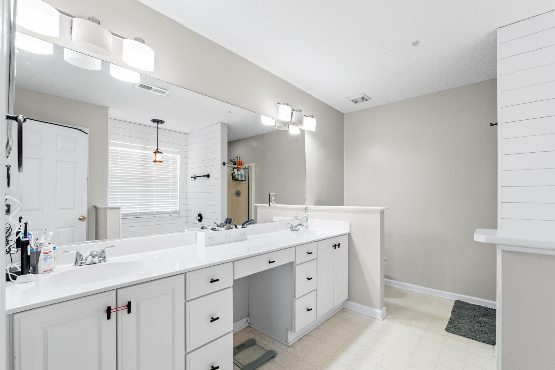 101 Lindenwood Court Photo 10