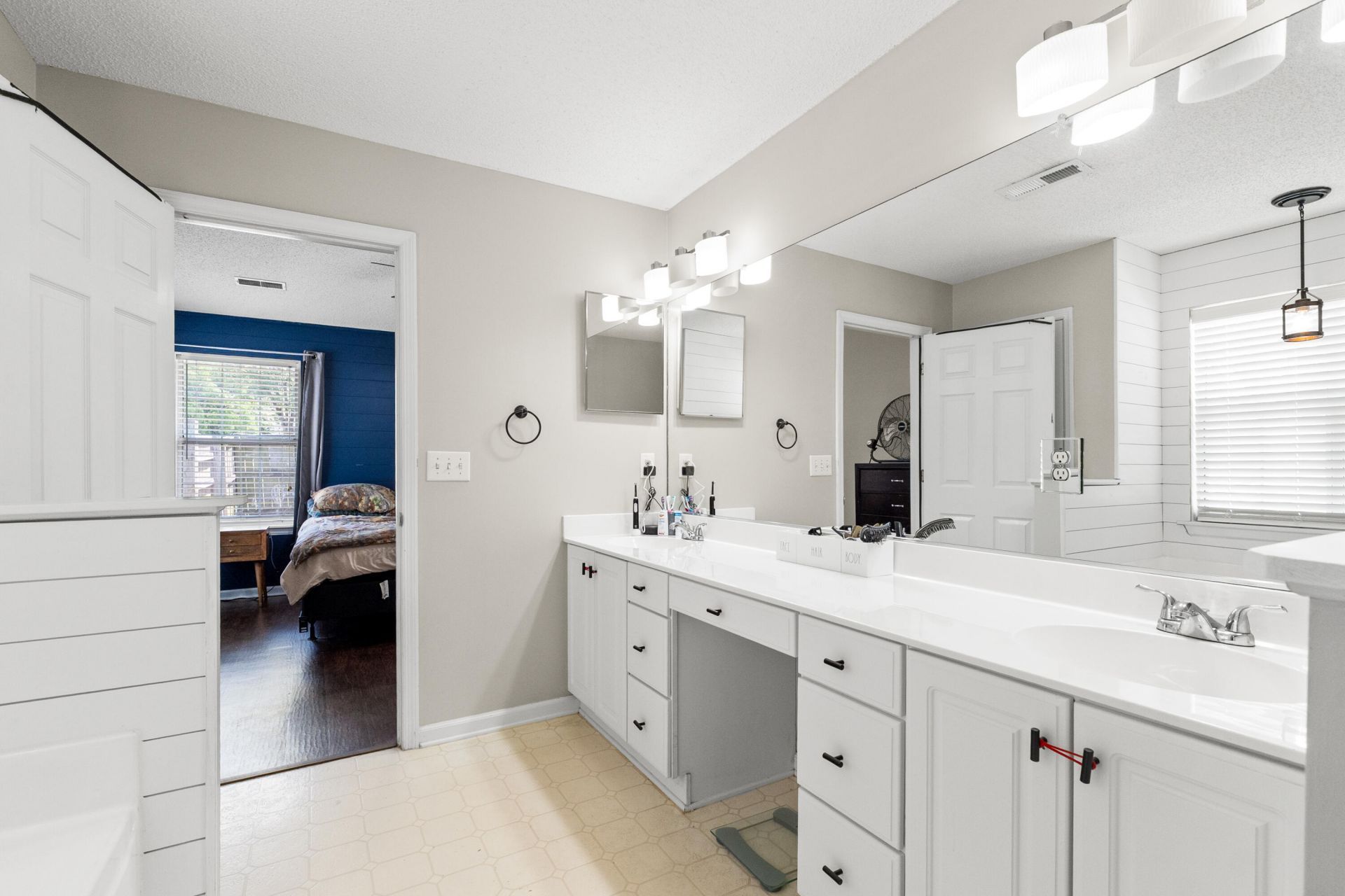 101 Lindenwood Court Photo 13