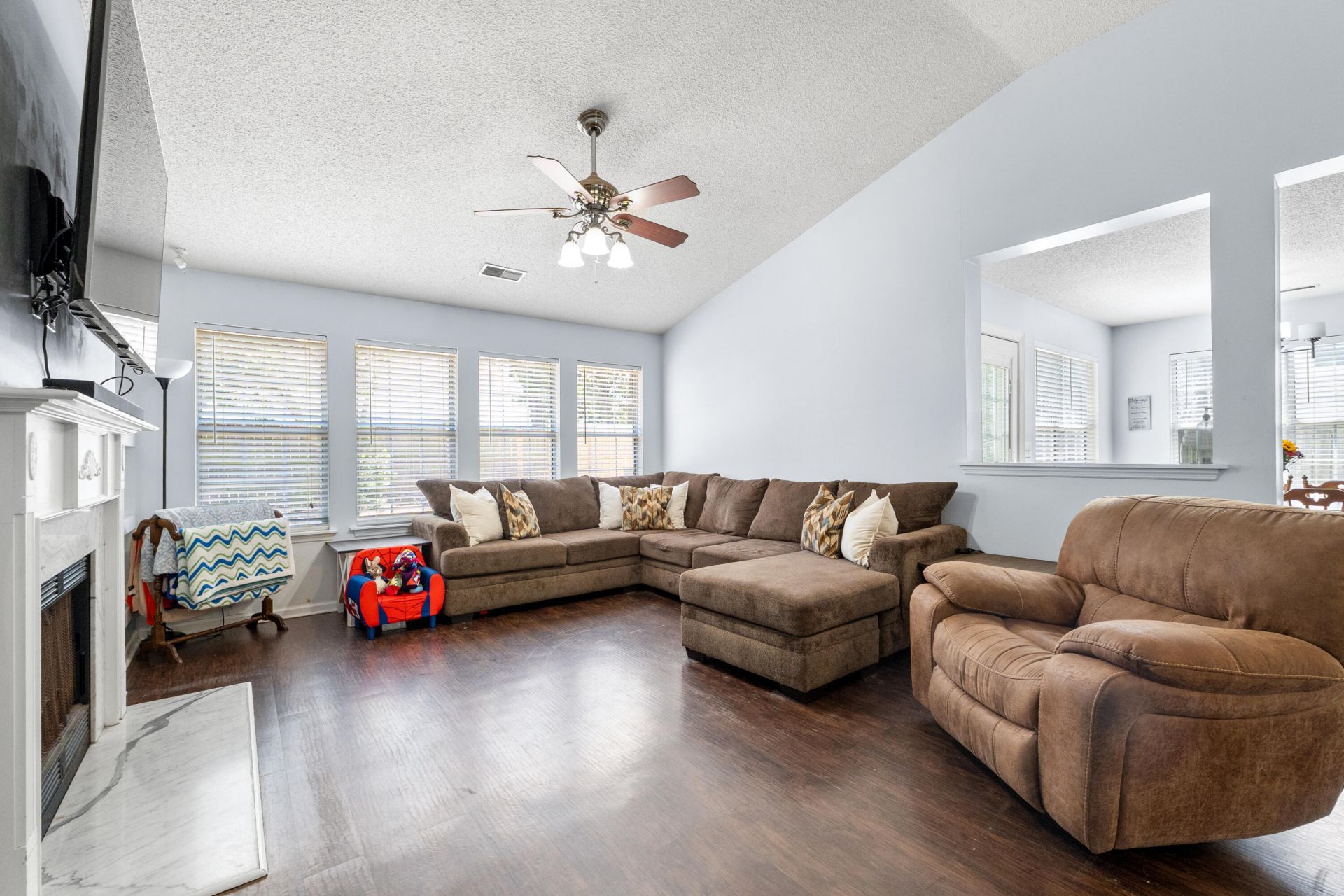 101 Lindenwood Court Photo 18