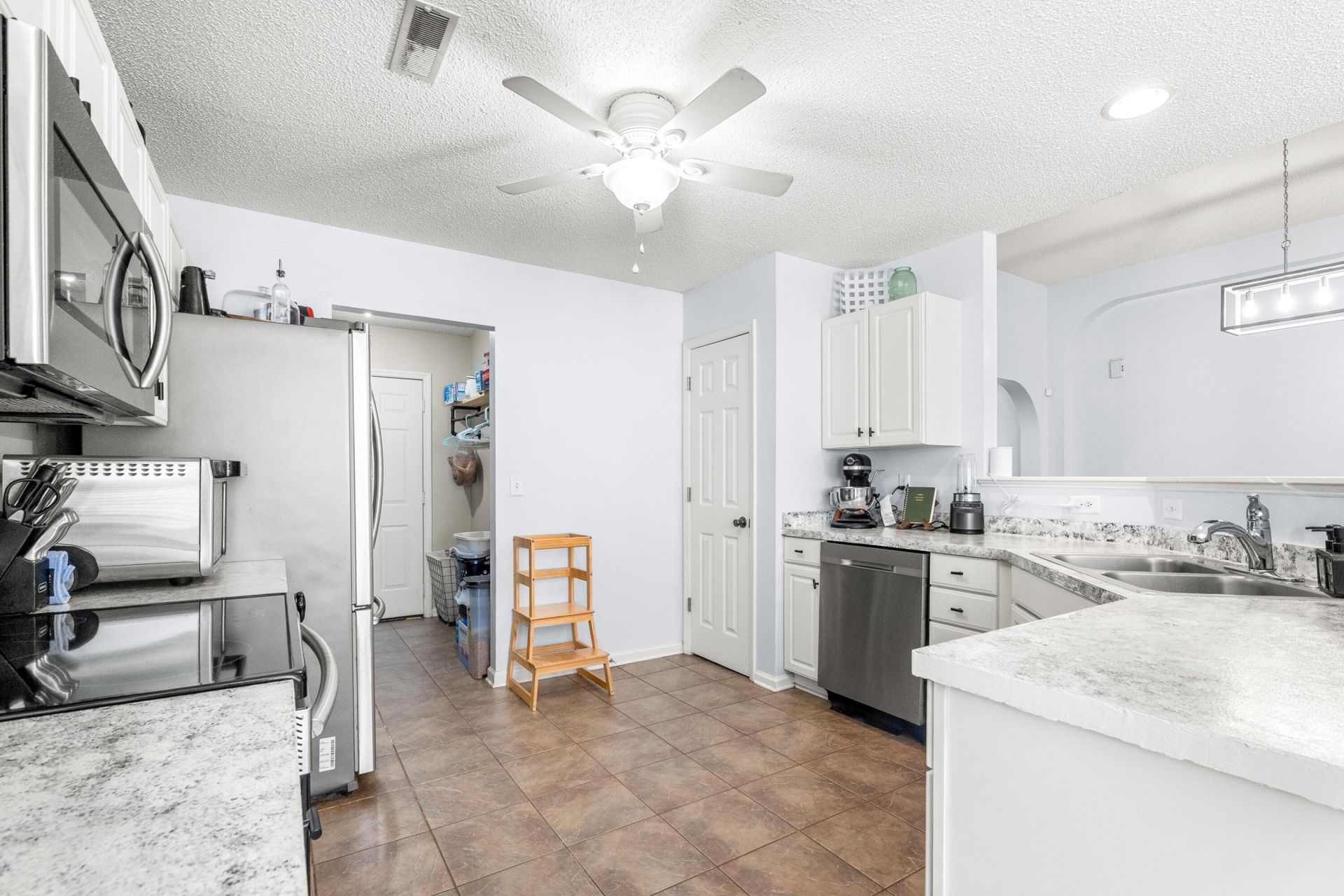 101 Lindenwood Court Photo 24