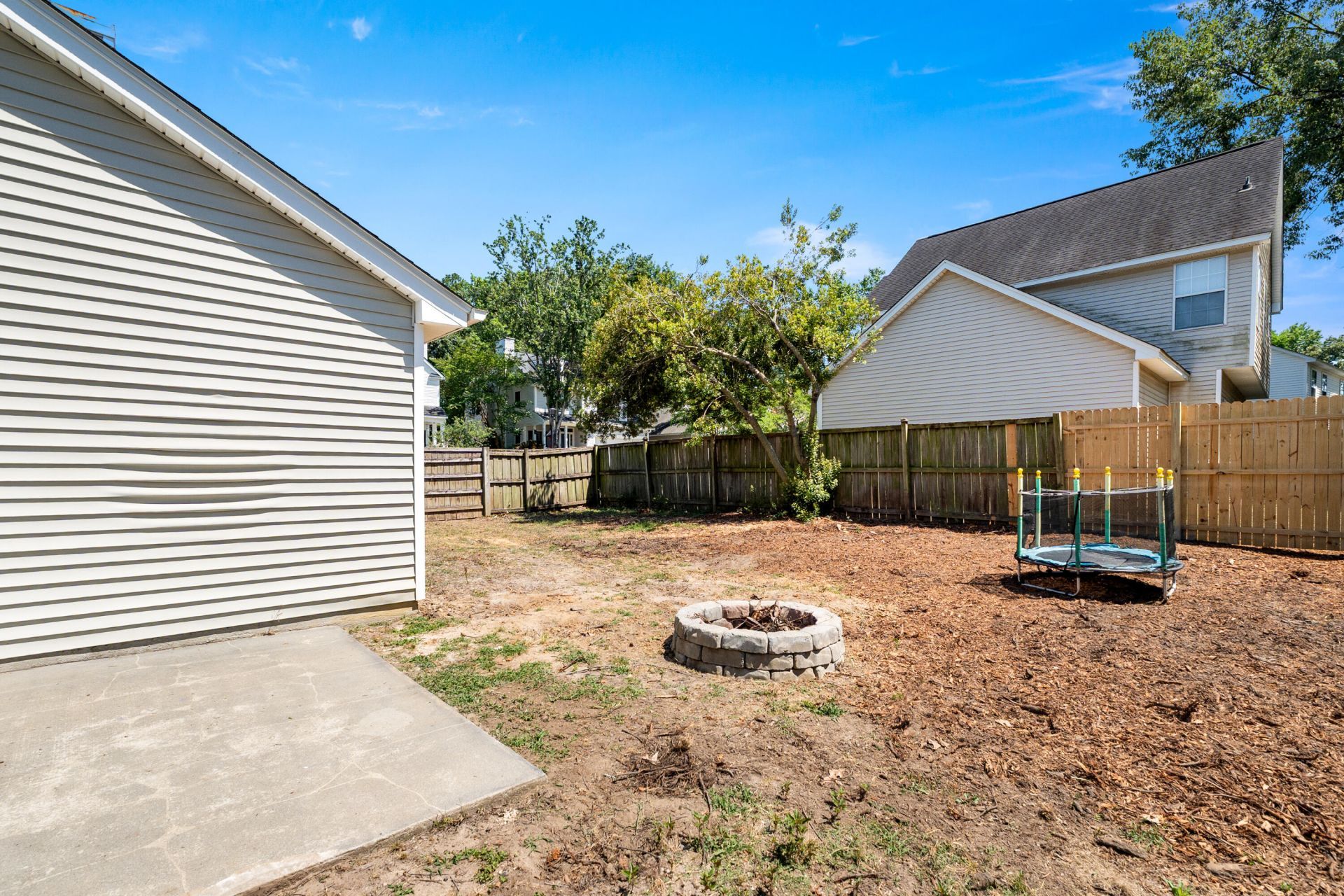 101 Lindenwood Court Photo 28
