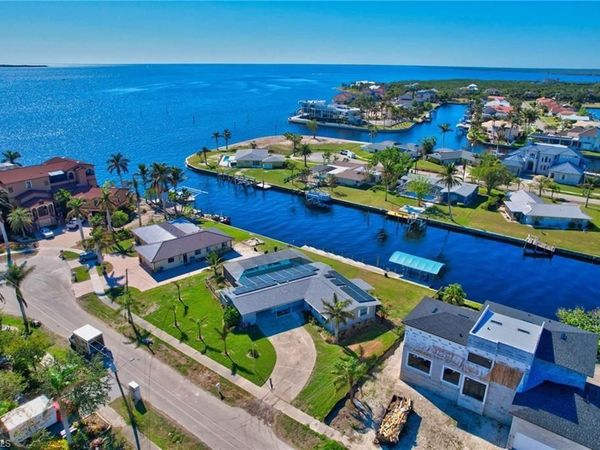 250 Bangsberg RD SE, PORT CHARLOTTE, FL 33952