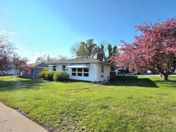 420 James Street , Detroit Lakes, MN 56501