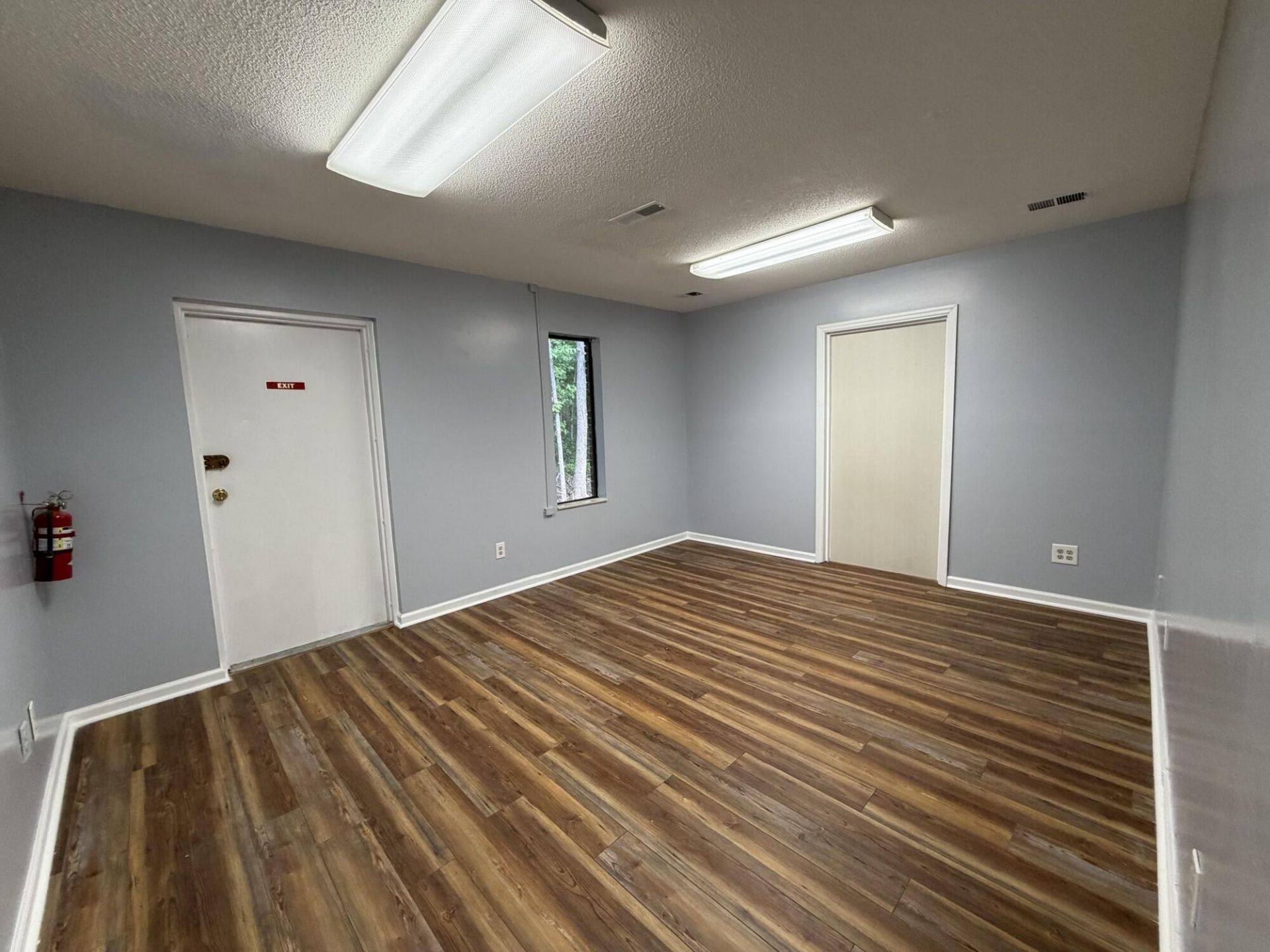 301 Oakbrook Lane  Photo 10