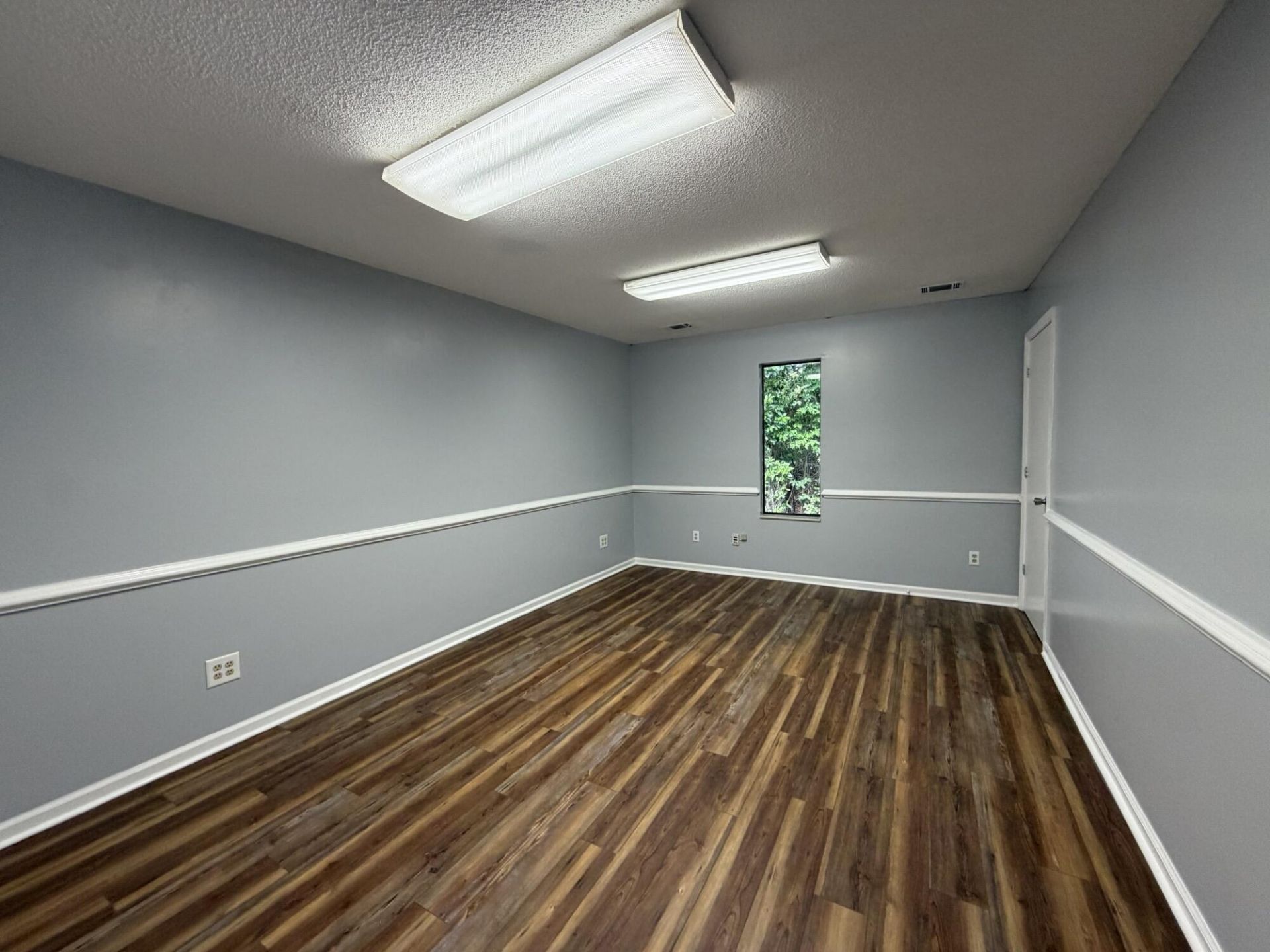 301 Oakbrook Lane  Photo 4