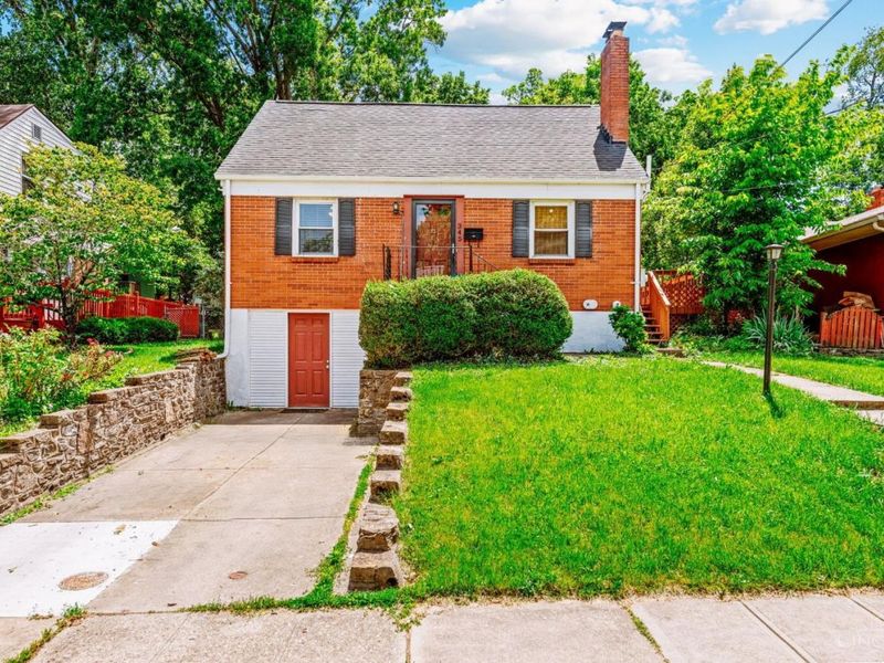 345 Durrell Avenue, Cincinnati, OH 45215 Photo 1