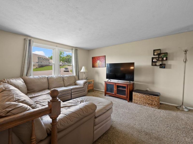 6470 Sauterne Drive, Liberty Township, OH 45011 Photo 2