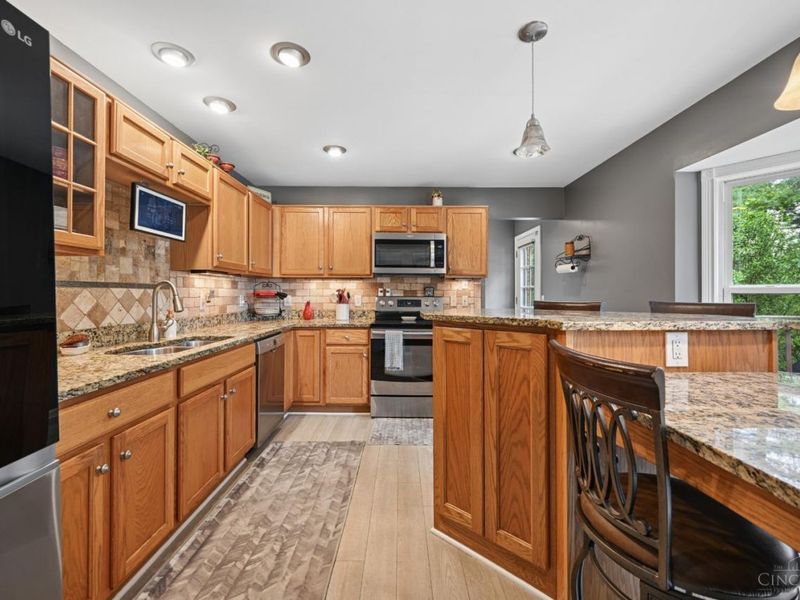 8592 Sunmont Drive, Anderson Twp, OH 45255 Photo 11