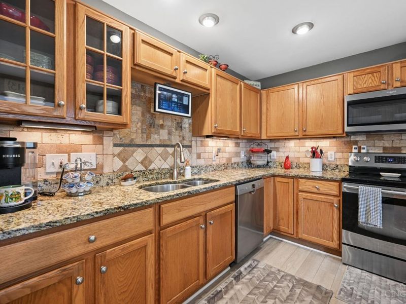 8592 Sunmont Drive, Anderson Twp, OH 45255 Photo 13