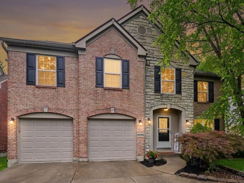 8592 Sunmont Drive, Anderson Twp, OH 45255 Photo 2