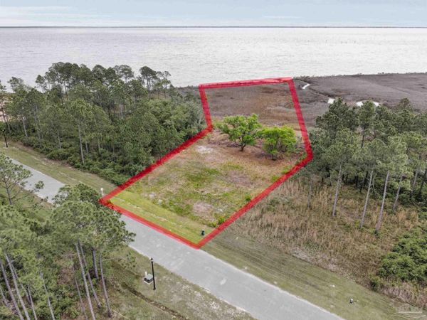 1062 Oyster Bay Dr, Milton, FL 32583