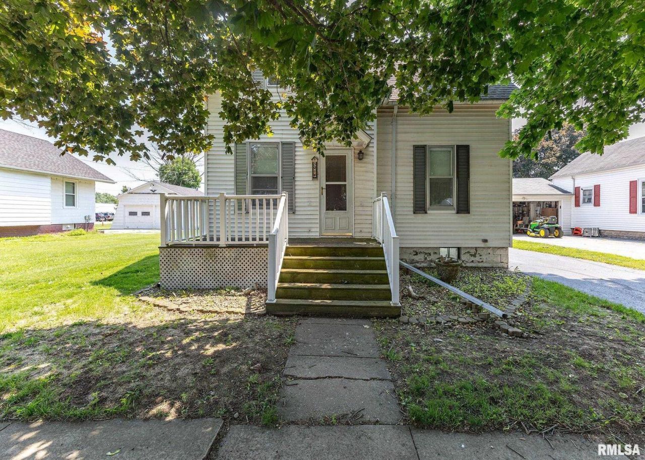 304 S 5th Avenue , New Windsor, IL 61465 Main Photo