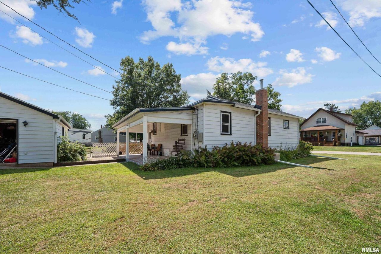 702 Eaton Street, Savanna, IL 61074 Main Photo