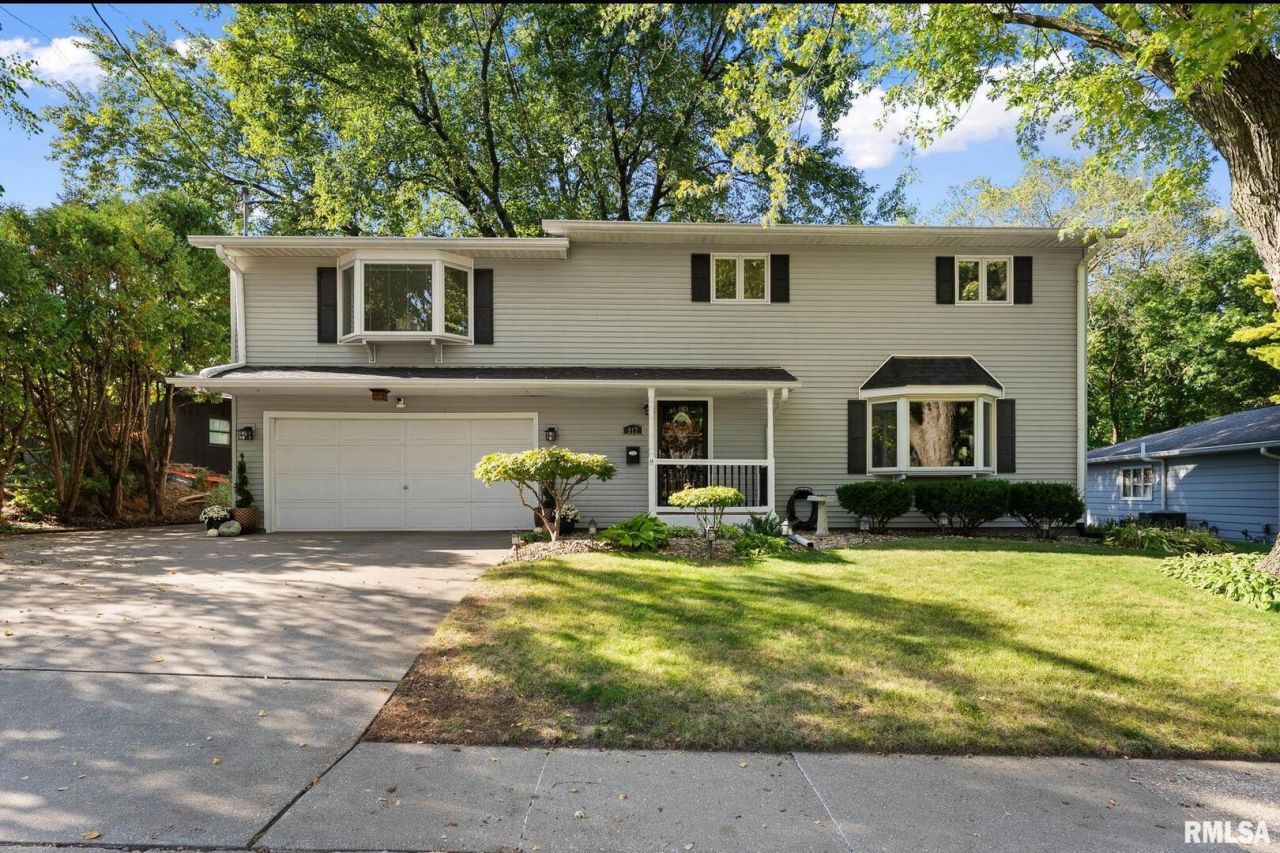 917 32nd Ave Ct Court, Moline, IL 61265 Main Photo