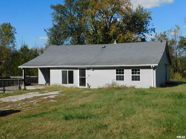 2517 State Highway 17 Highway, Viola, IL 61486