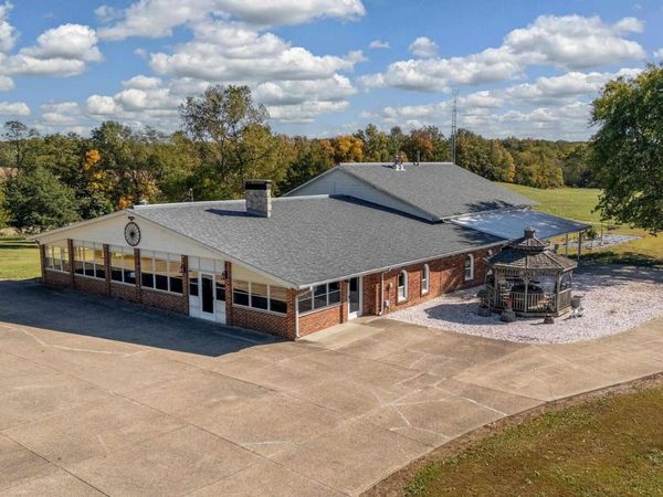 6694 SHAMROCK Road , Tamaroa, IL 62888