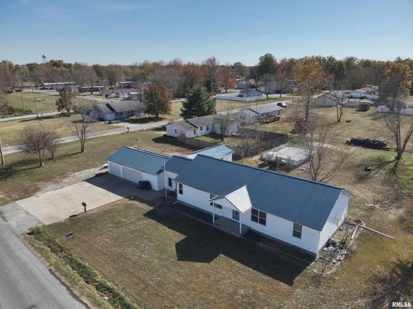 103 E Highline Road , Woodlawn, IL 62898