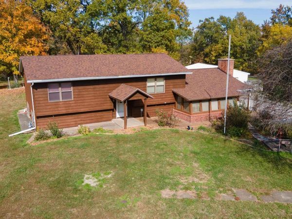 402 MAIN Street , Broughton, IL 62817