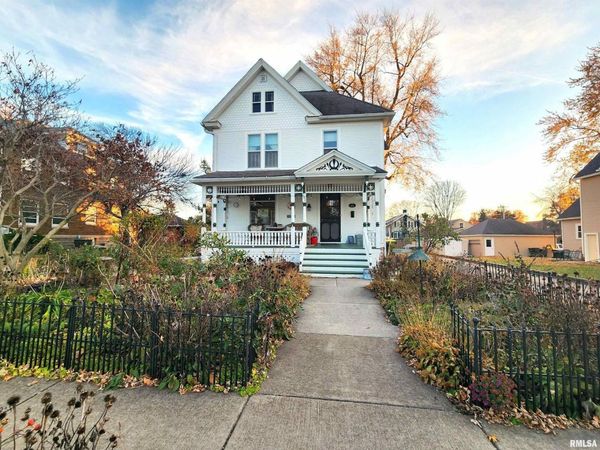 122 W South St Street, Geneseo, IL 61254