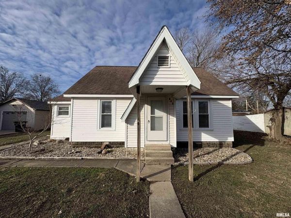 403 Wortby Street , Odin, IL 62870